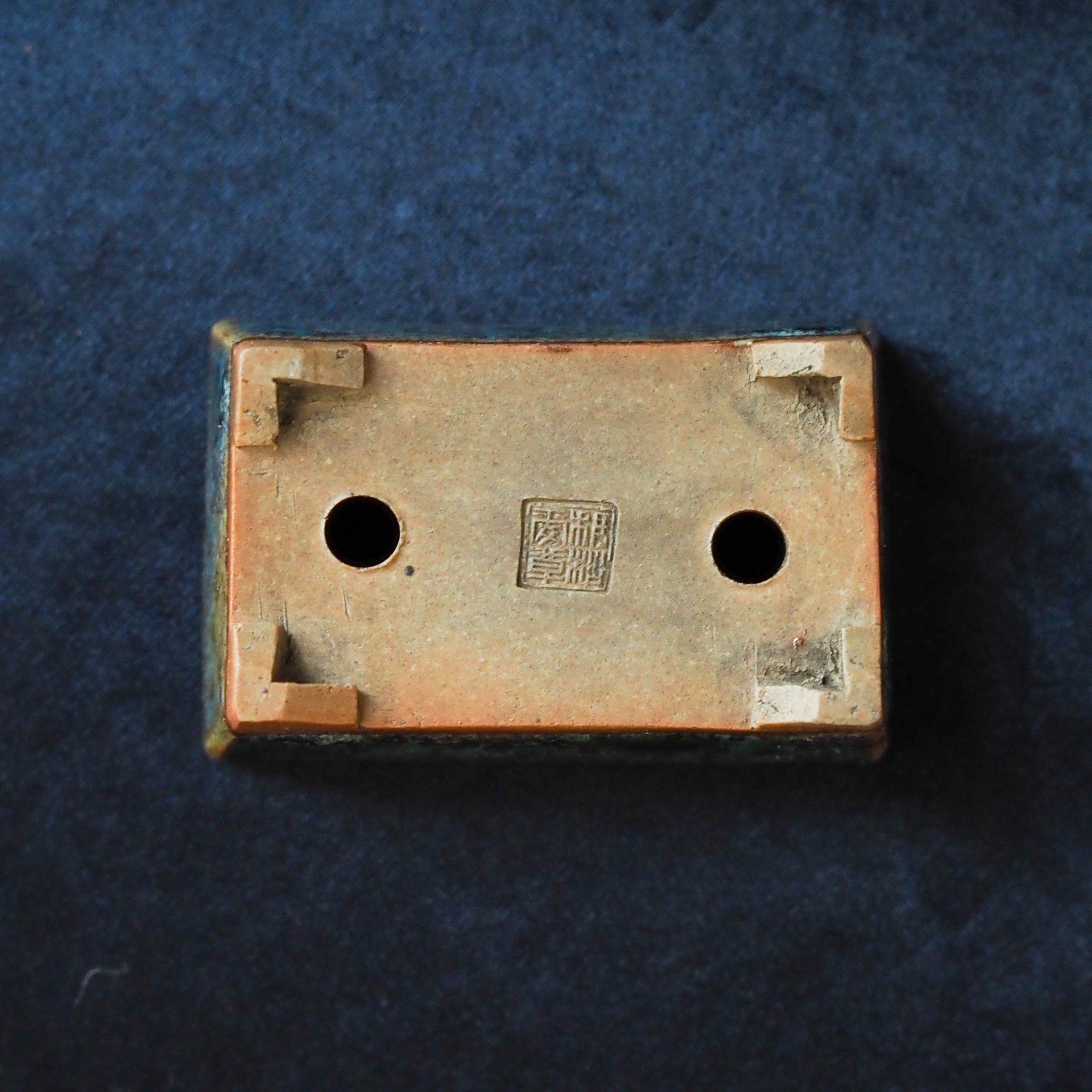 signature, Rakkan on the mame bonsai pot is by Aiso Wakamatu.