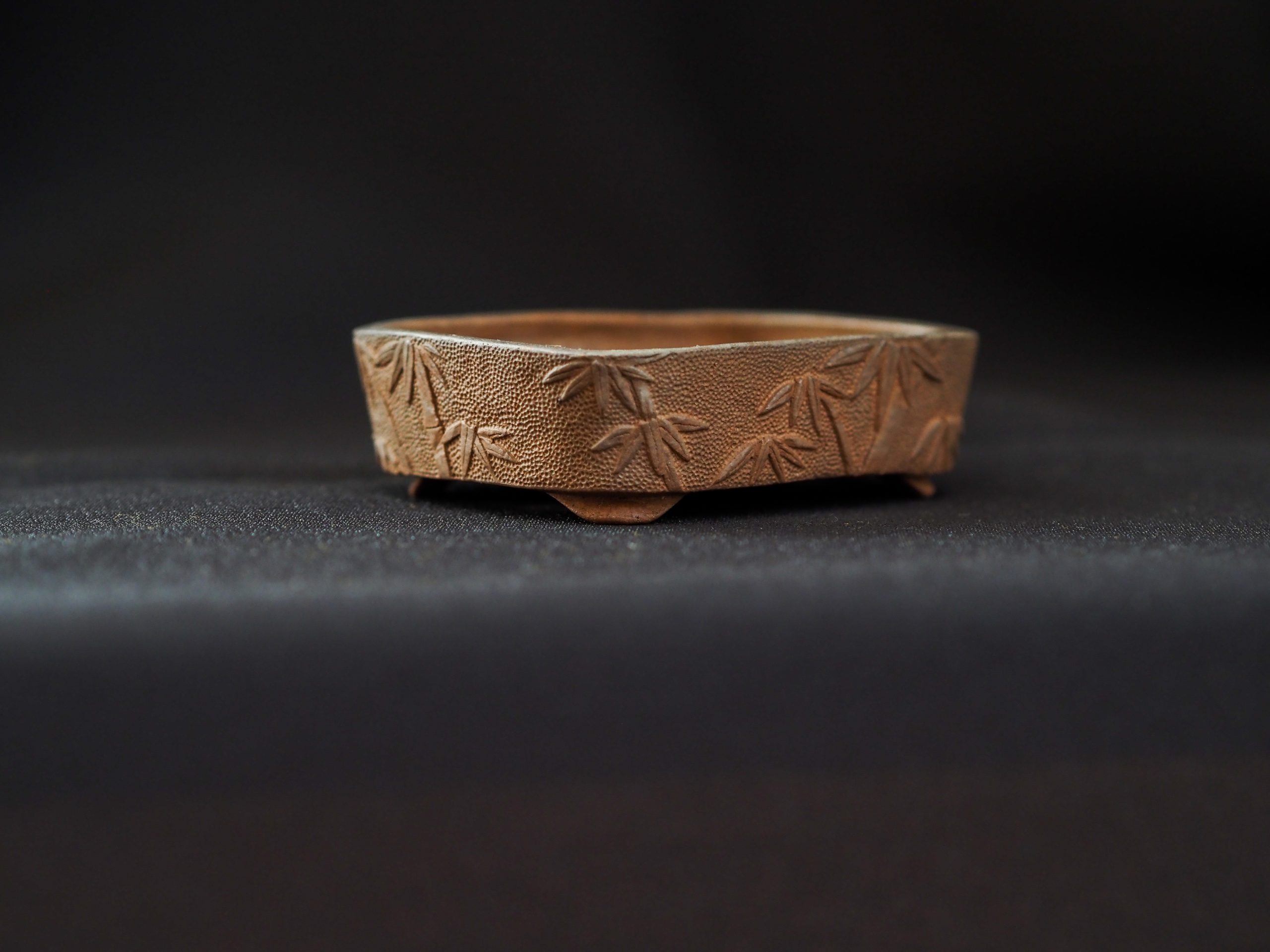 a mame bonsai pots by Akiko Ohno.