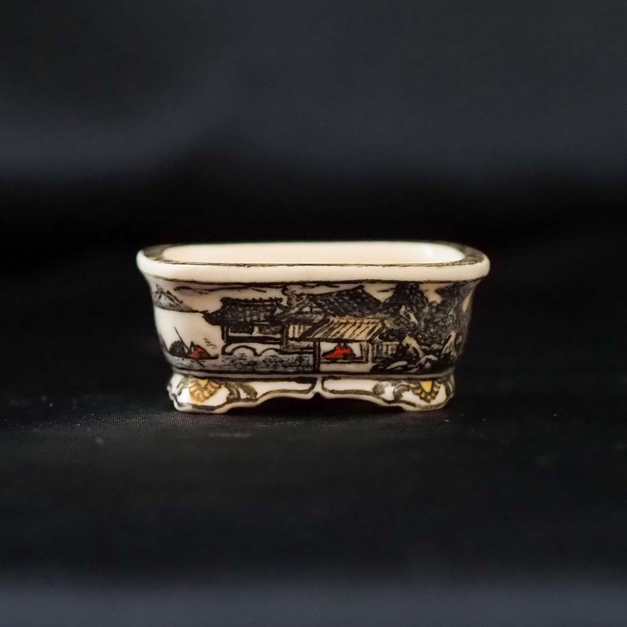 a mame bonsai pots by Katsuyama jyoshu