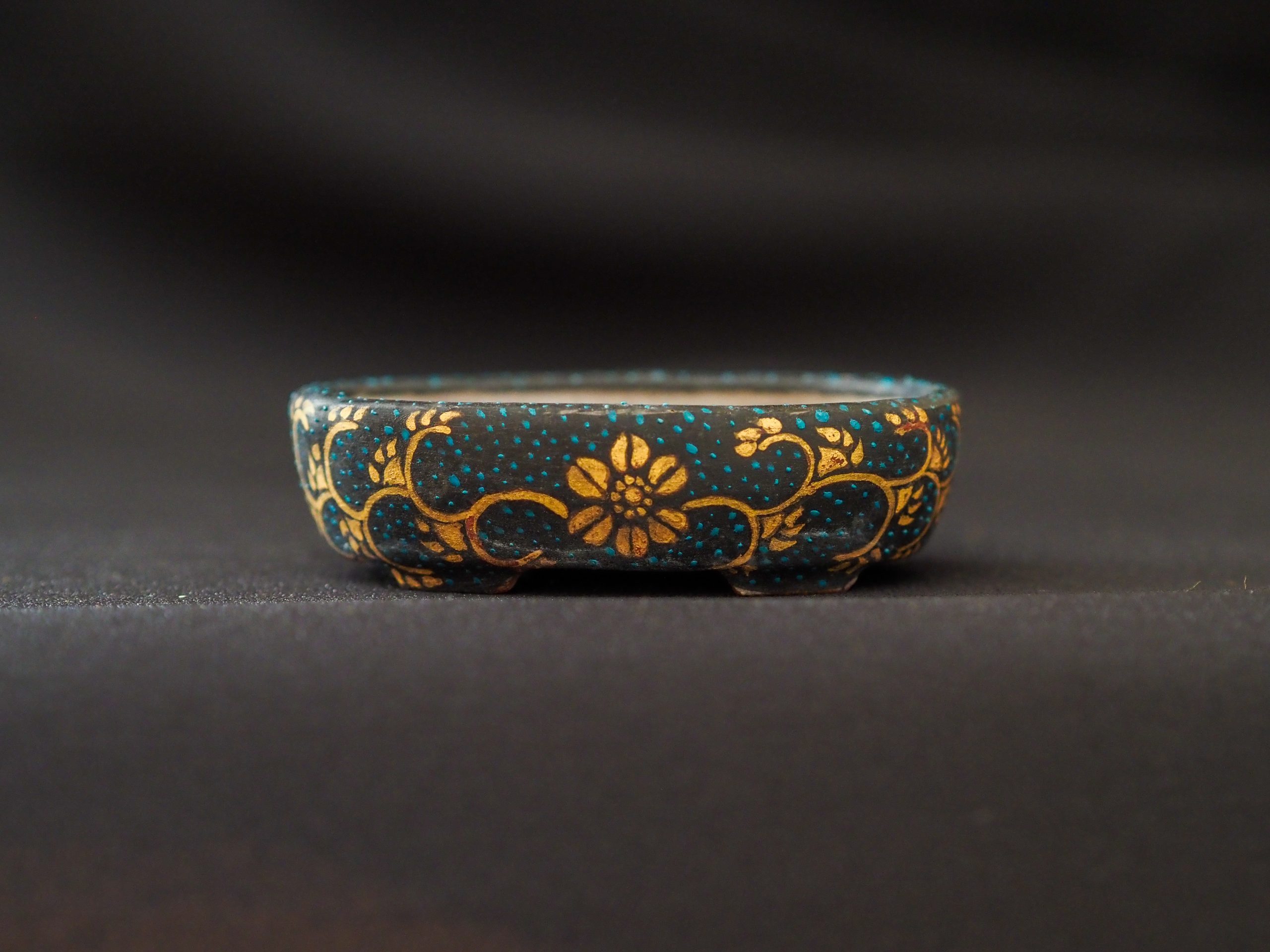 a mame bonsai pots by Keishin Kinoshita in Japan