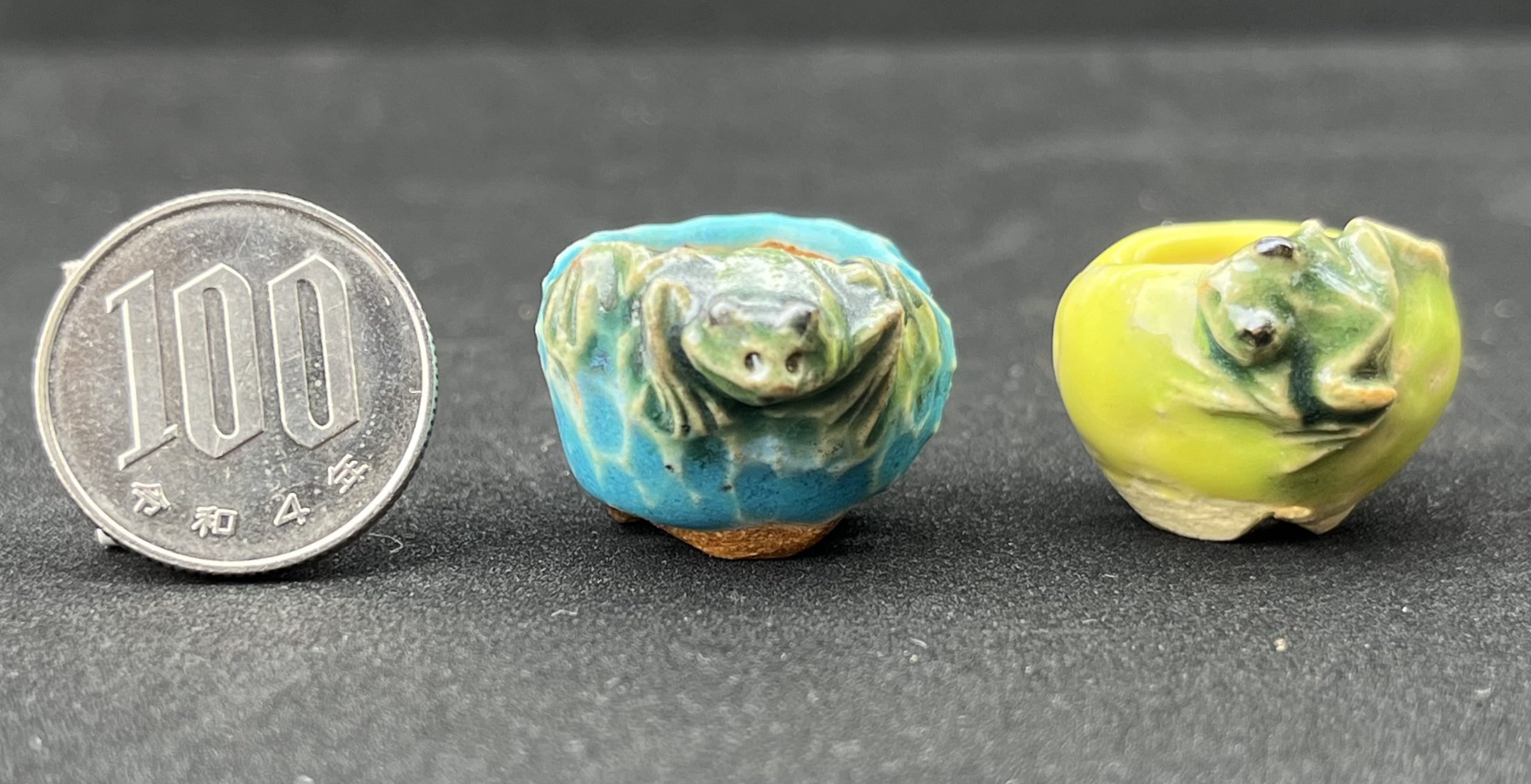 a mame bonsai pots by Masashi Furumoto in Japan. Carved flog decoration.