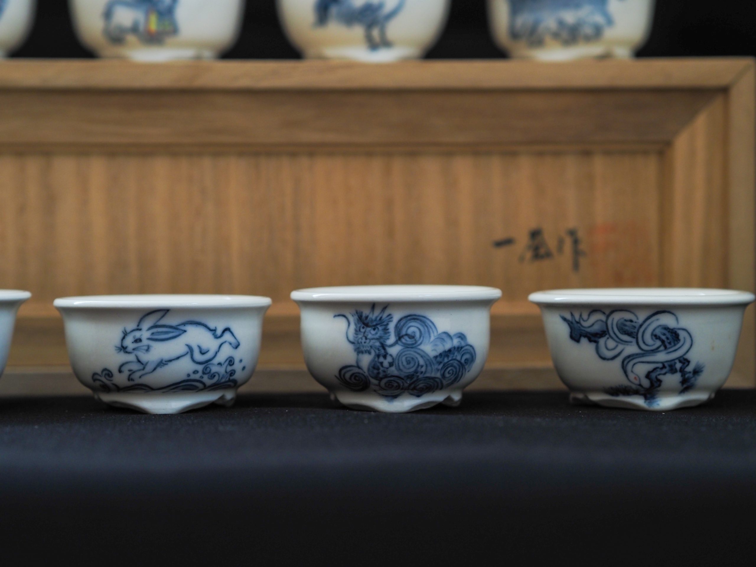 a mame bonsai pots by Mayu Ooshima.