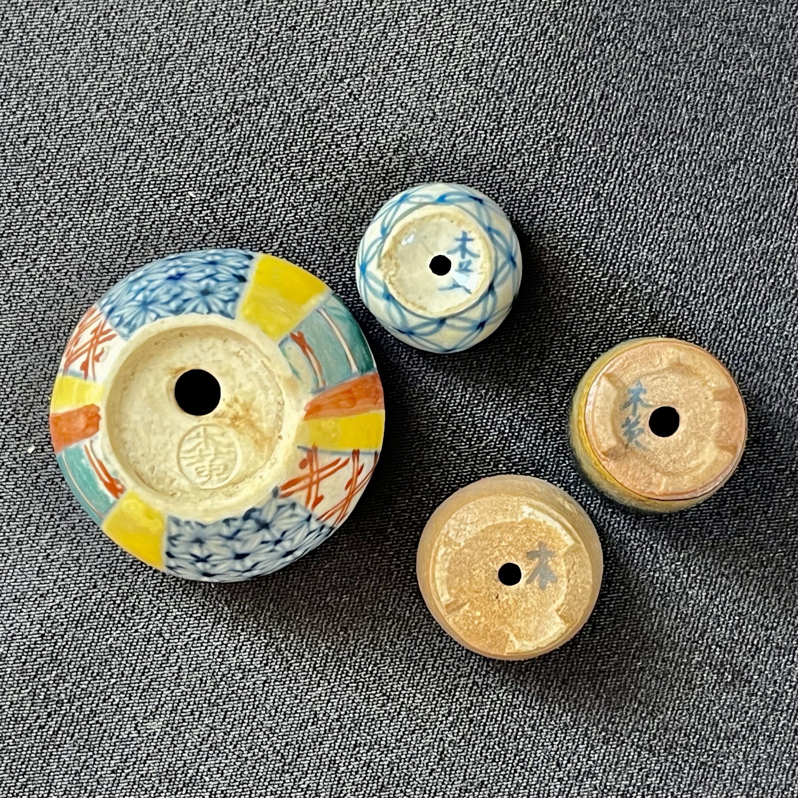 signature, Rakkan on the mame bonsai pot is by Mokkou