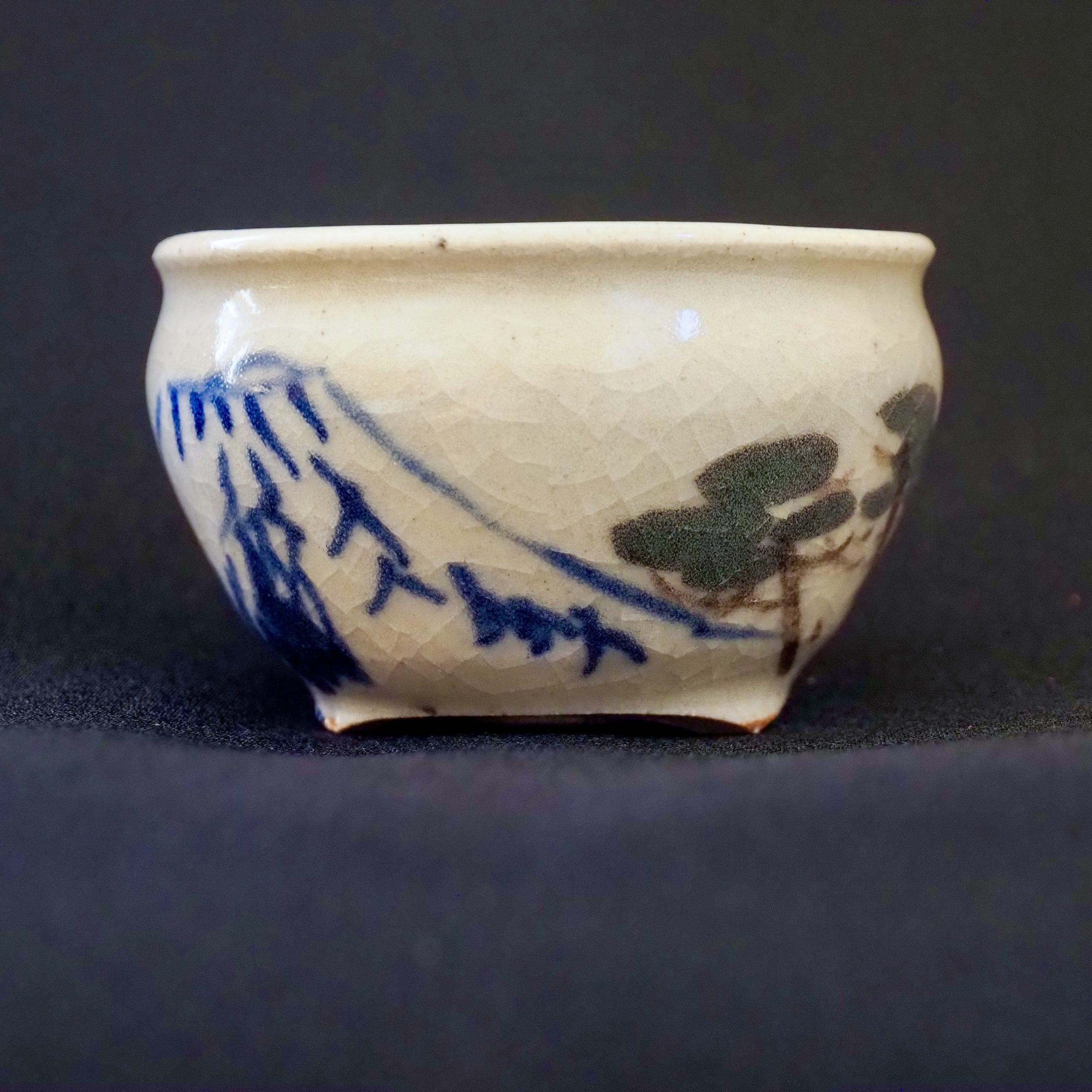 a mame bonsai pots by Zeko Nakamura