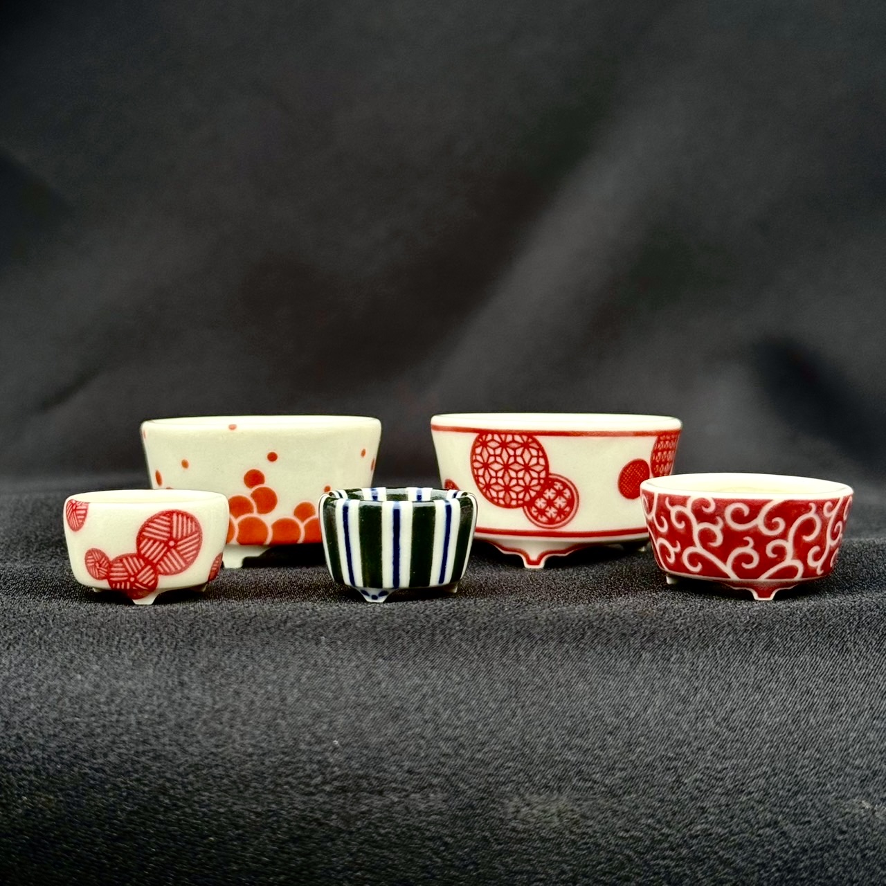 a mame bonsai pots by Tomoyo Nakazato